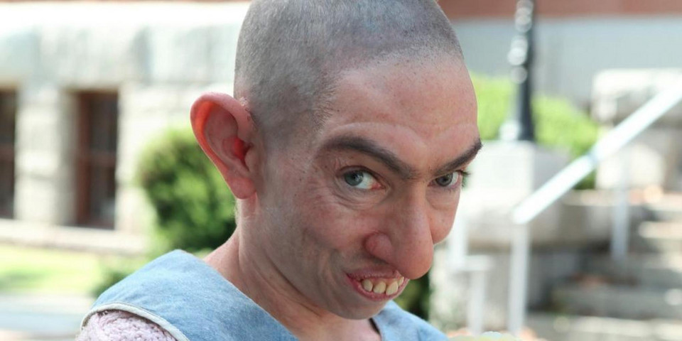 Naomi Grossman jako Pepper w serialu "American Horror Story"