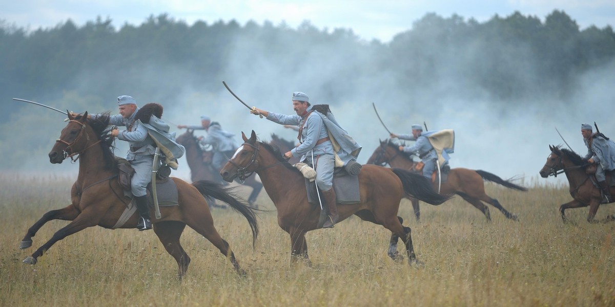 Aktorzy i statyści na planie filmu "Legiony"