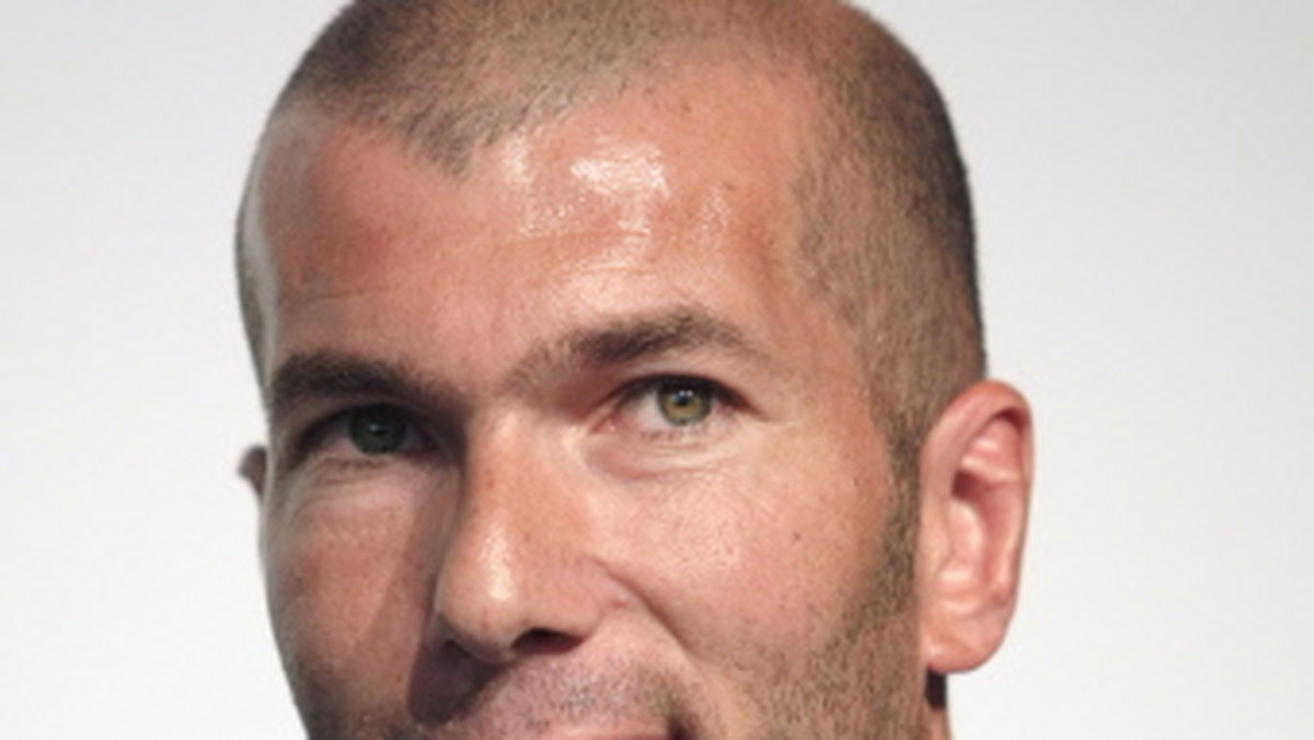 Były najlepszy piłkarz świata, Zinedine Zidane ponownie zagrał w Realu Madryt. Francuz jednak nie wznowił zawodowej kariery, a wystąpił w meczu weteranów Realu.