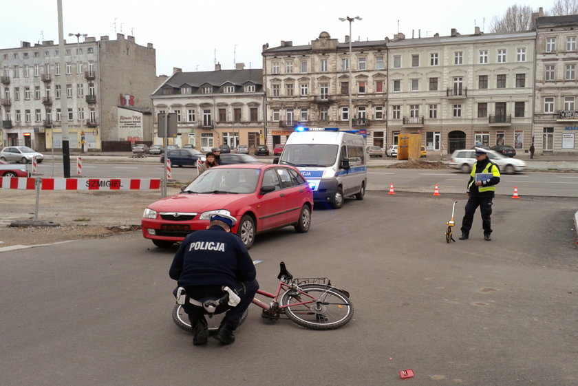 zderzenie samochodu z rowerzystką