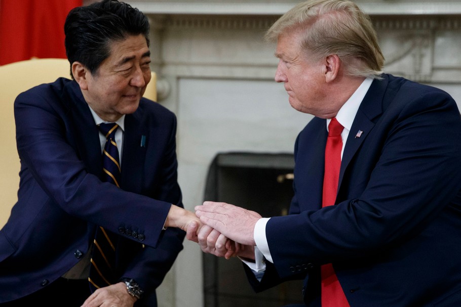 Premier Japonii Shinzo Abego i prezydent USA Donald Trump