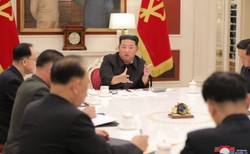 Kim Dzong Un krytykuje urzędników za "niedojrzałość" w walce z COVID-19