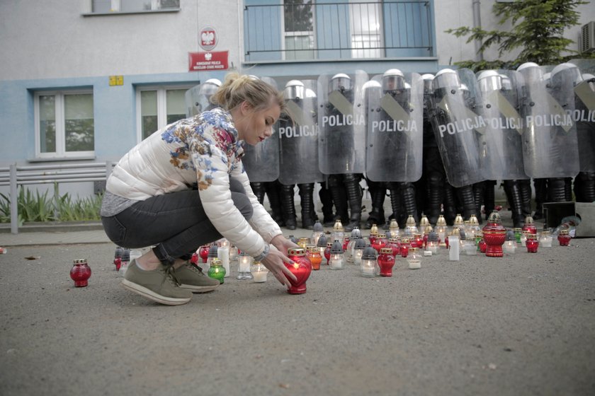 Protesty pod komisariatem we Wrocławiu 