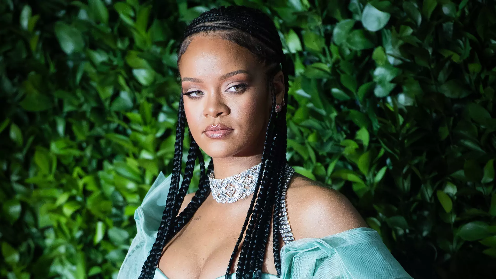 Rihanna w seksownej sesji dla Vogue. Szykuje nową muzykę?