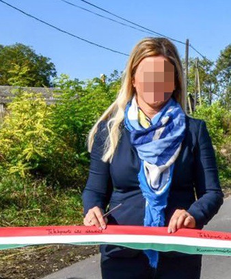  F. Petra Boldog Istv&aacute;n fot&oacute;j&aacute;n egy &uacute;tavat&oacute;n/Fot&oacute;: Facebook