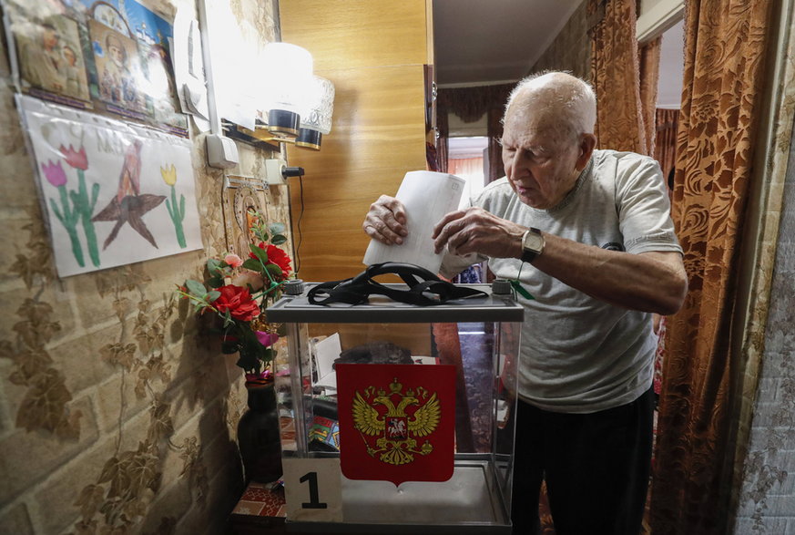 Urny wyborcze docierają bezpośrednio do mieszkań wyborców. Moskwa