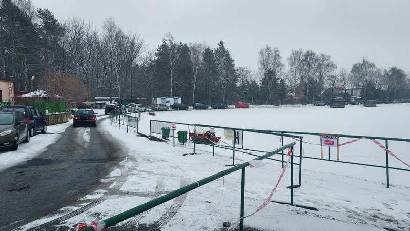 Kolejka przed punktem pobrań