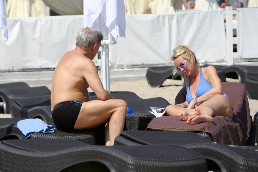 Jan Englert i Beata Ścibakówna na plaży