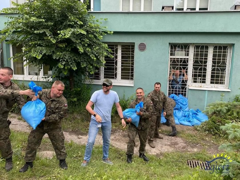 Zgierz sprząta po nawałnicy i broni się przed kolejnymi ulewami