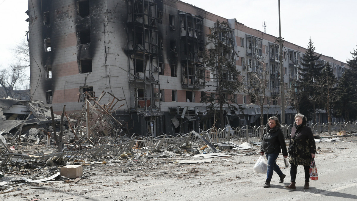 Kanclerz Austrii spotyka się z Putinem; Mariupol przygotowuje się do bitwy