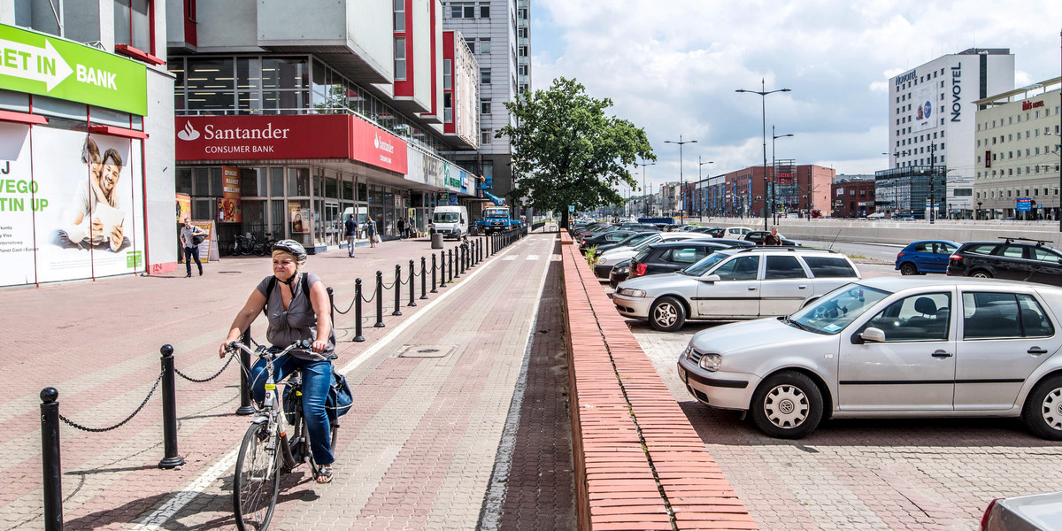 Plac przed Urzędem Marszałkowskim idzie do remontu