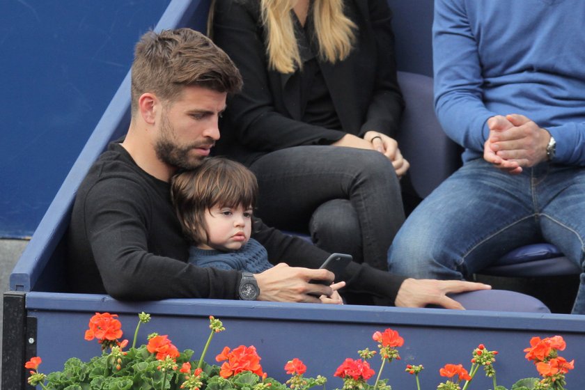 Pique i Shakira na meczu z dzieckiem