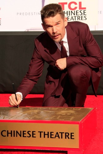 Ethan Hawke odcisnął swe dłonie i stopy w Alei Sław