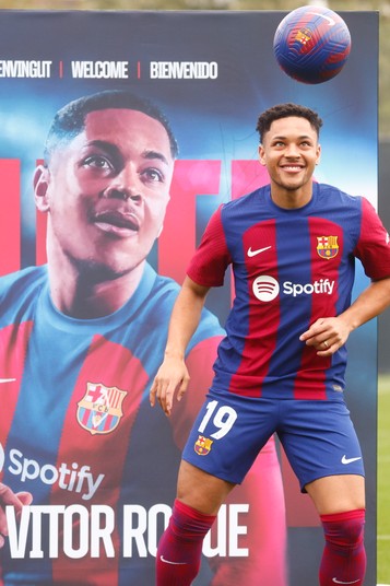 Vitor Roque oficjalnie zaprezentowany przez Barcelonę