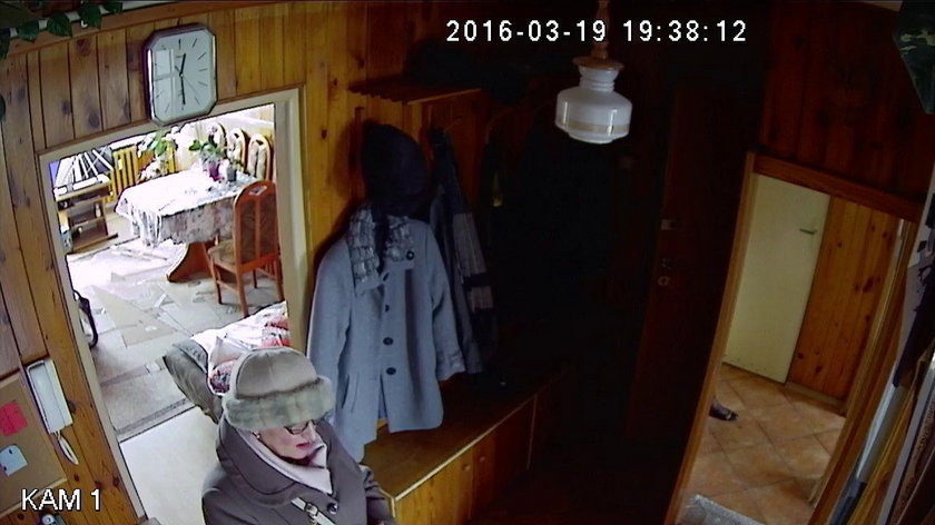 Policjanci ze Słupska poszukują dwóch kobiet, które okradły parę staruszków