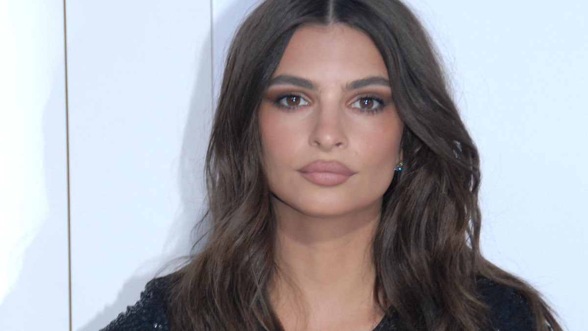 Emily Ratajkowski pokazała na Instagramie zdjęcie w krótkich włosach. Modelka ma teraz zupełnie nową fryzurę. Jak wygląda w tej odsłonie?