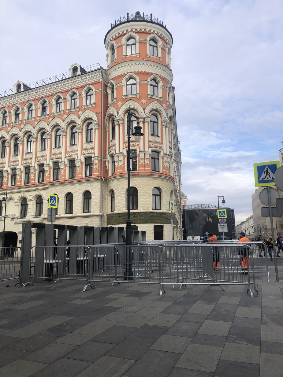 "Han aparecido puertas detectoras de metales en la calle Ilinka"