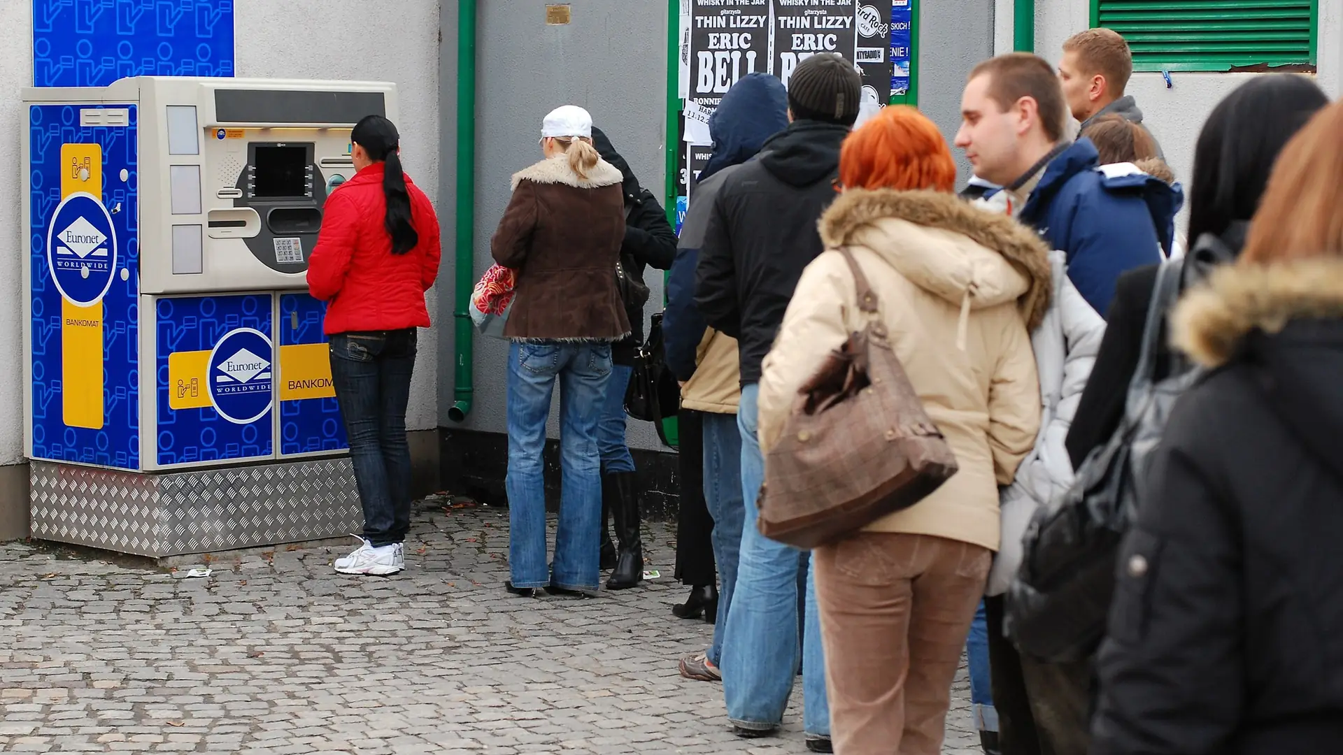 Często wypłacasz pieniądze z bankomatu? Szykuj się na zmiany – niestety na gorsze