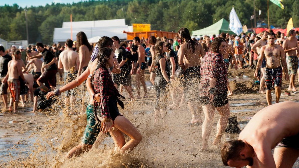 Zabawa w błocie na Przystanku Woodstock (fot. Arek Drygaś/wosp.org.pl)