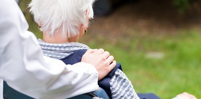 Tragiczna pomyłka w domu opieki. Seniorka zamiast soku dostała środek do czyszczenia. Nie żyje