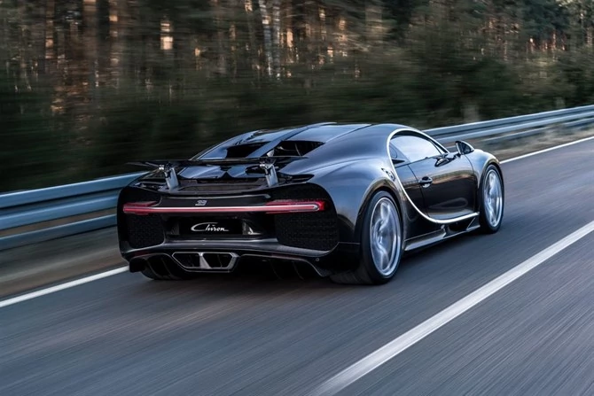 Bugatti Chiron z tyłu