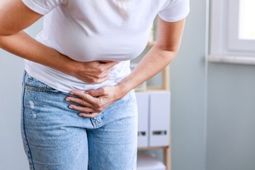 hasfájás gyomorfájdalom reflux hányás hasmenés