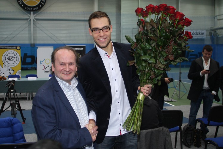 Janowicz dmuchał świeczki. Tenisista obchodził 22. urodziny