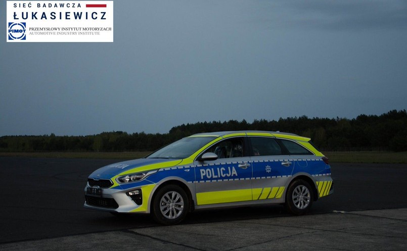 Policja - nowe oznakowanie radiowozów i motocykli