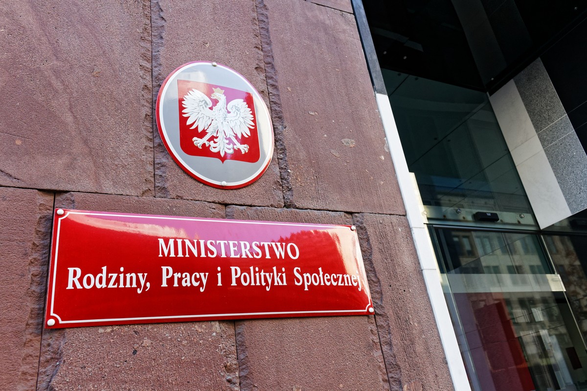 Resort pracy zapowiada pilotaż skróconego czasu pracy.