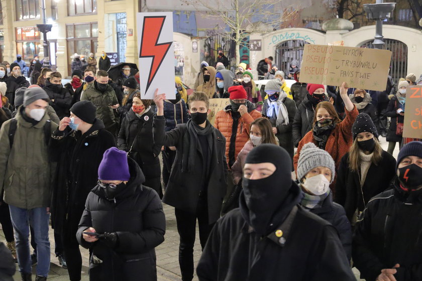 Trybunał Konstytucyjny opublikował uzasadnienie wyroku ws. aborcji. Protesty w Polsce