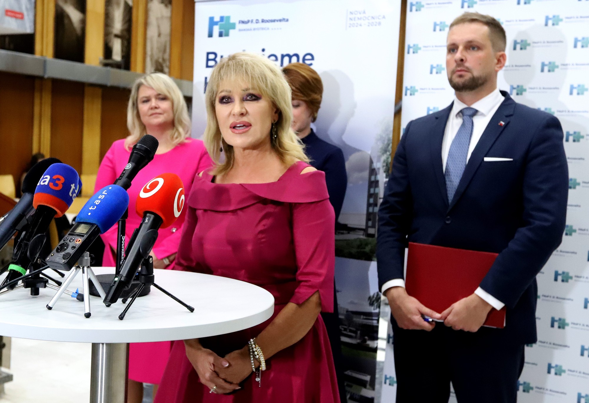 Eliška Kubíková a minister zdravotníctva Kamil Šaško (Hlas-SD).
