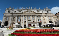 Groził zakonnicy i zniszczył figurę w kościele. Polak zatrzymany w Watykanie