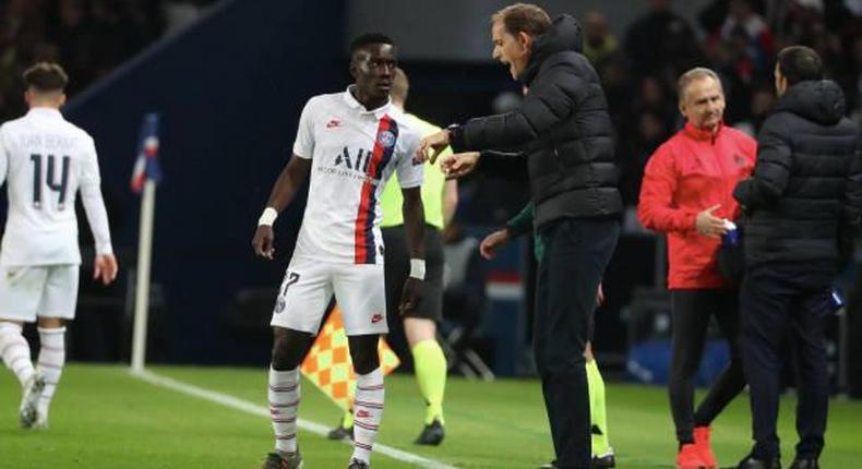 Thomas Tuchel discute avec Gana Gueye