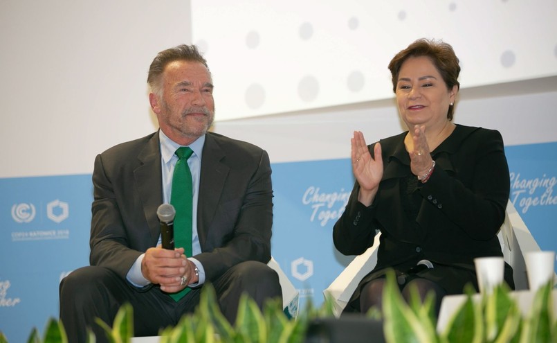 Amerykański aktor Arnold Schwarzenegger (L) i sekretarz wykonawcza UNFCCC Patricia Espinosa (P)