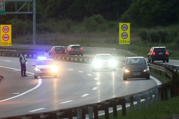 TURČIN I SRBIN DIVLJALI PO AUTOPUTU! "Leteli" skoro 250 kilometra na sat, usledila filmska akcija policije