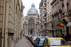 Samochód wjechał w bramę ambasady Rosji w Bukareszcie. Pojazd stanął w płomieniach, kierowca nie żyje