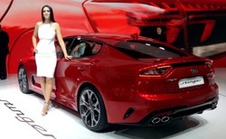 Kia wprowadza do Polski dwa nowe modele. Szwajcaria i USA to za mało