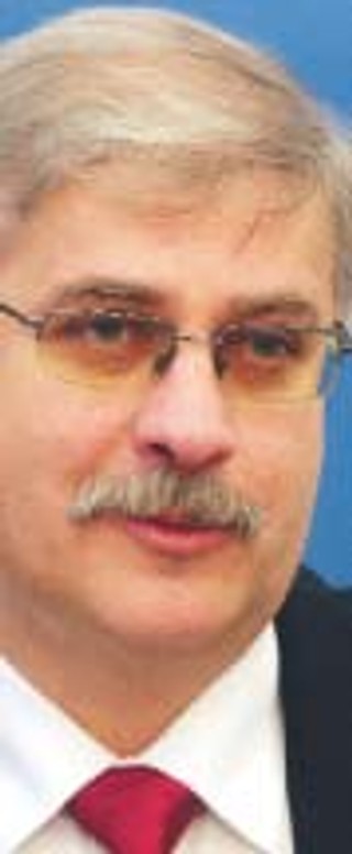 Inspektor sprawdzi jakość materiałów