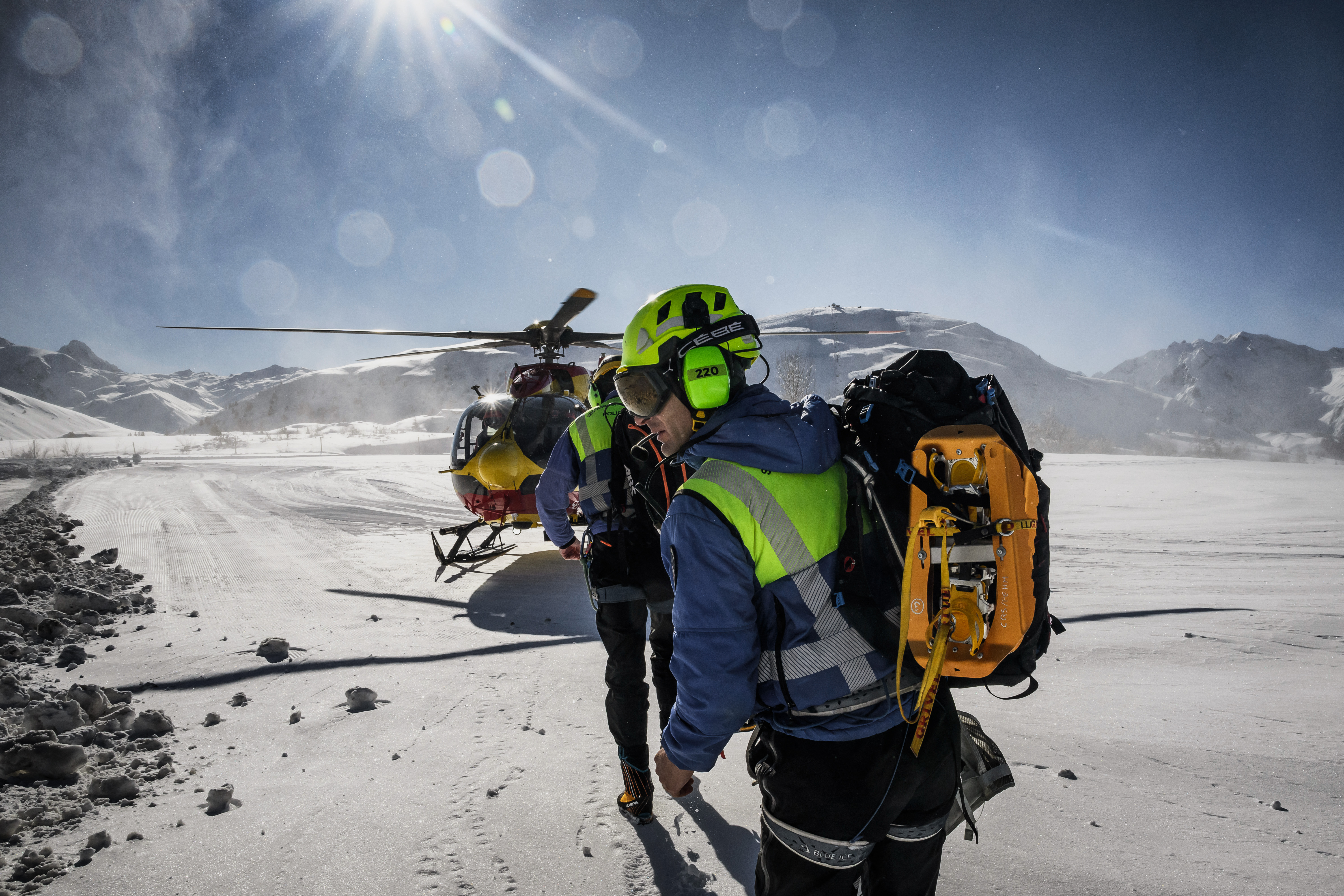 Valanga travolge tre scialpinisti in Val Veny, soccorsi in corso con tre elicotteri