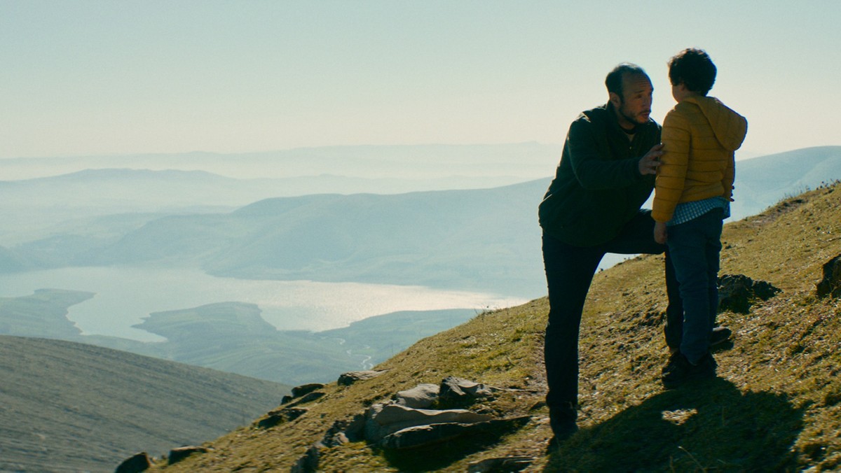 „Behind the Mountains w reżyserii Mohameda Ben Attii zobaczymy w sekcji „Na granicy