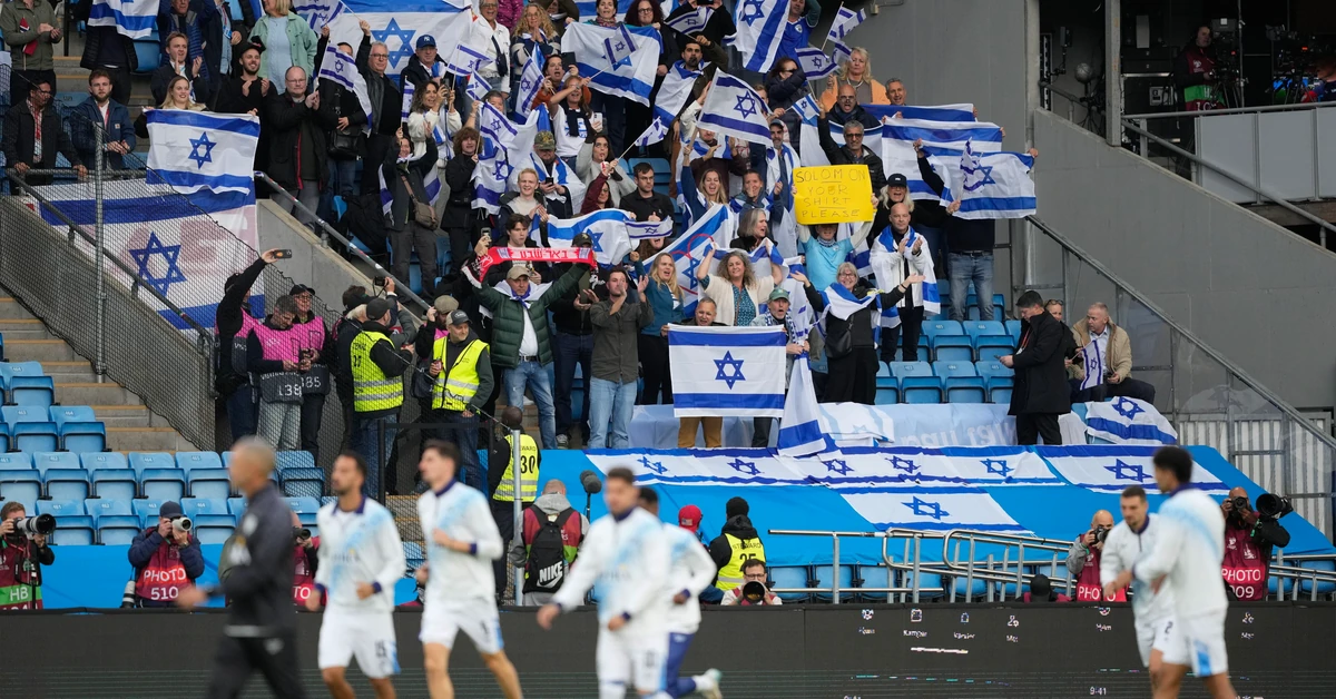 Sędzia Marciniak poprowadził mecz podwyższonego ryzyka. Hymn Izraela wygwizdany