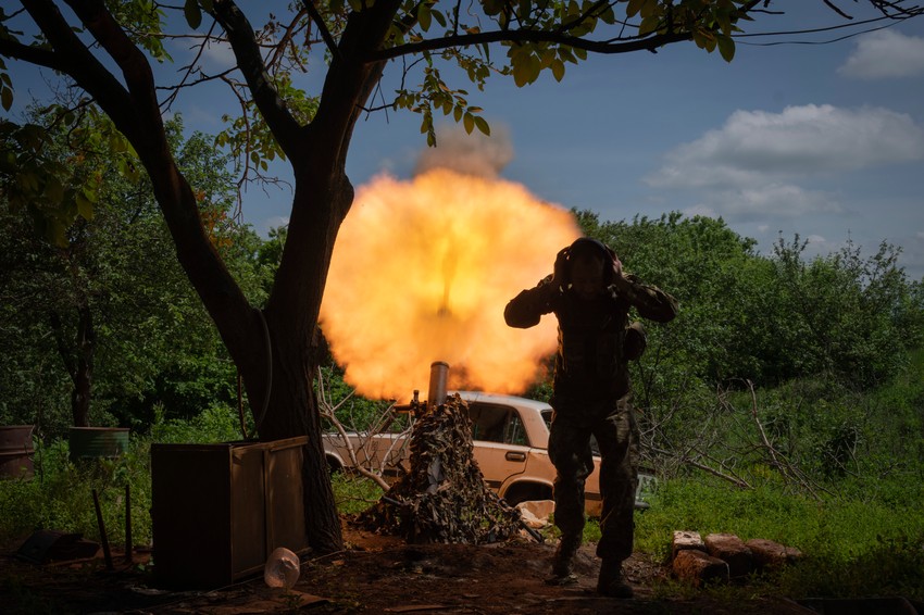 Ukrajinska vojska puca na ruske položaje blizu Bahmuta 29. maja