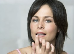 Odżyw, nawilż i dopiero pomaluj! Złote zasady jesiennej pielęgnacji ust