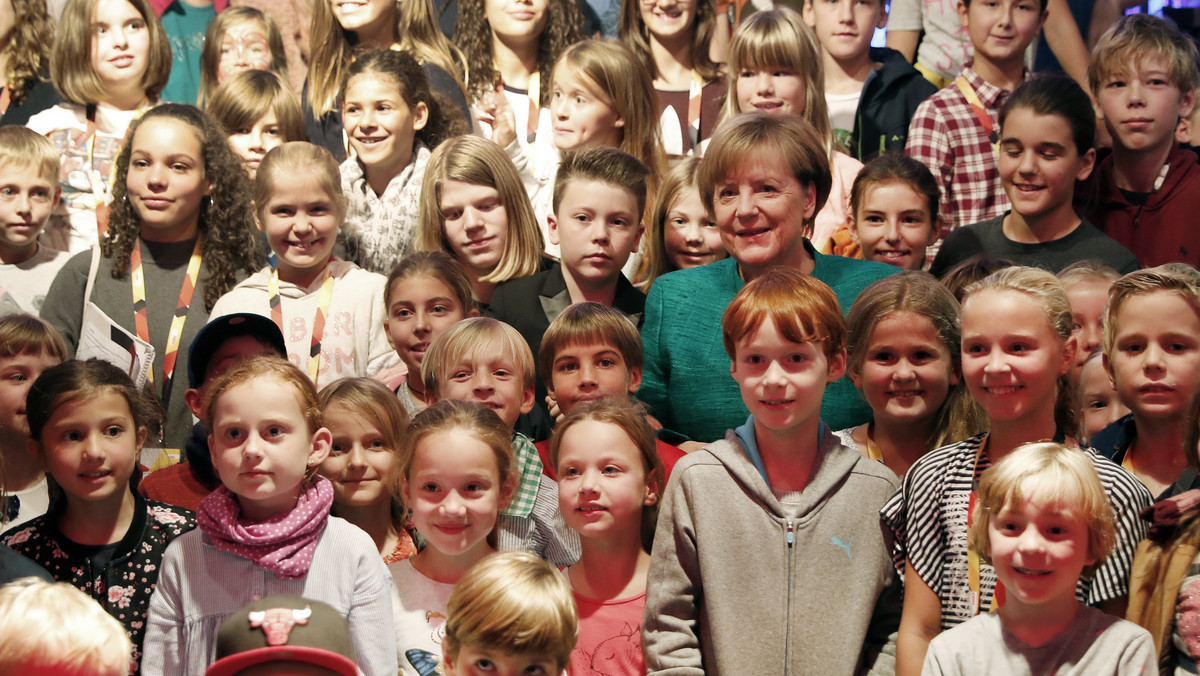 Uwielbia rosół i spaghetti, jej ulubione zwierzę to jeż, a sama marzy, by na jeden dzień zostać astronautką - ujawniła kanclerz Niemiec Angela Merkel na specjalnej konferencji prasowej w Berlinie, podczas której pytania zadawały tylko dzieci.