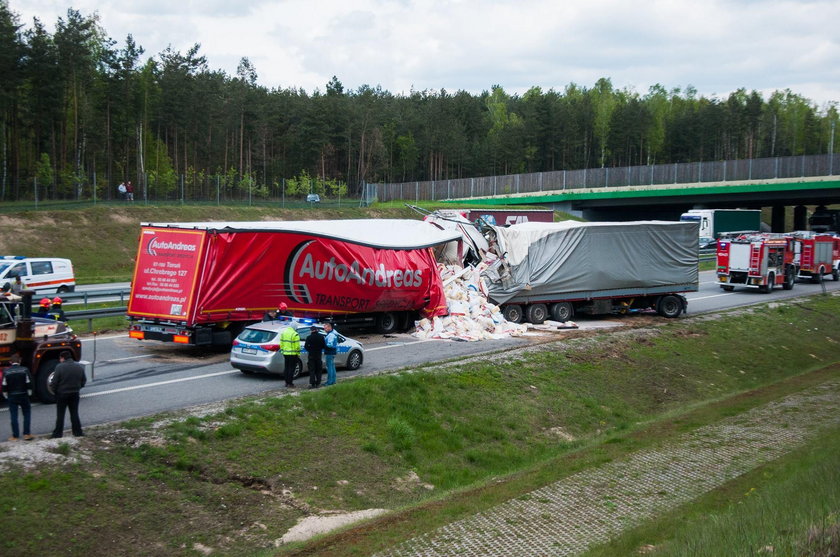 Wypadek na A2. Niedaleko Łowicza zderzyły się trzy tiry 