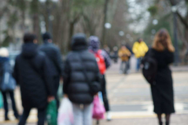 Największą nadzieję na poprawę sytuacji rodzin w perspektywie najbliższych 12. miesięcy wyrażają badani pracujący na własny rachunek, średni personel techniczny, bezrobotni, osoby z najniższym dochodem per capita, a także najmłodsi respondenci w przedziale wieku 18-24 lata