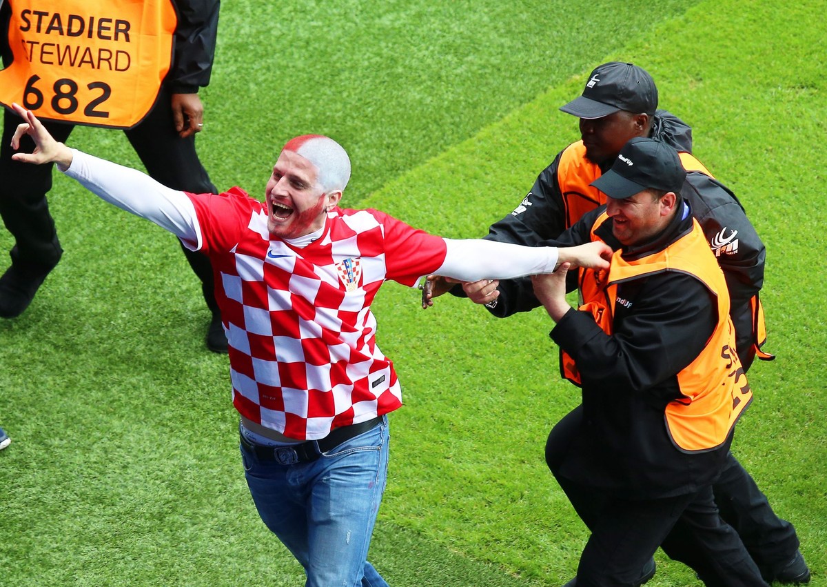 Przez tego kibica Chorwaci mogą mieć poważne problemy. UEFA wszczęła postępowanie