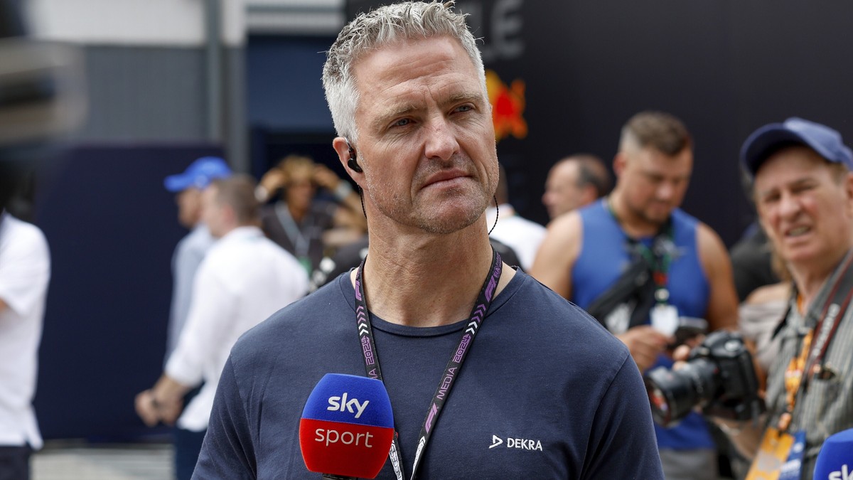 Dúl a szerelem: luxusjachton romantikázik Ralf Schumacher és a jóképű párja: így csókolják egymást - fotók