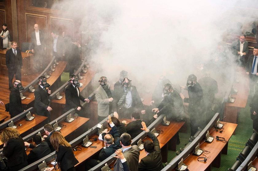 Gaz w parlamencie Kosowa