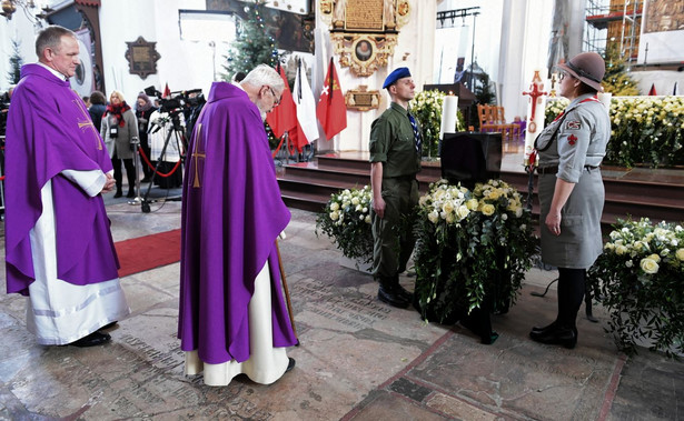 Ksiądz Adam Boniecki i ksiądz Wojciech Lemański w Bazylice Mariackiej w Gdańsku